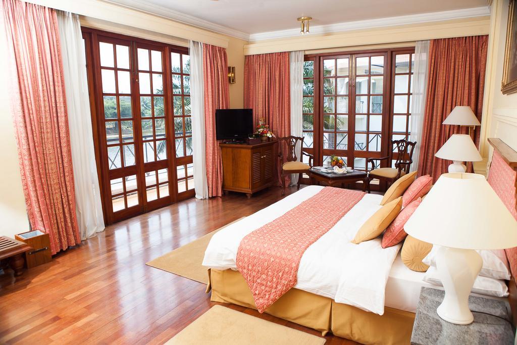 Mahaweli Reach Hotel Kandy Exterior foto